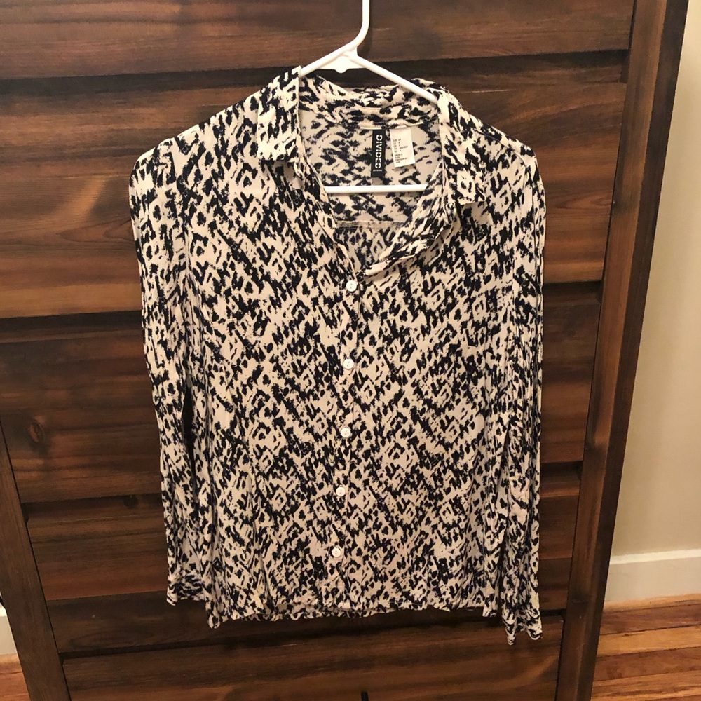 Black & White Print Button Up